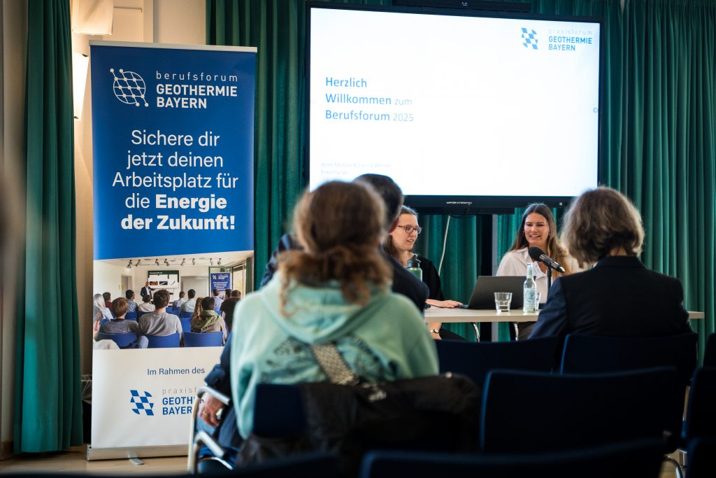 Personengruppe in einem Raum